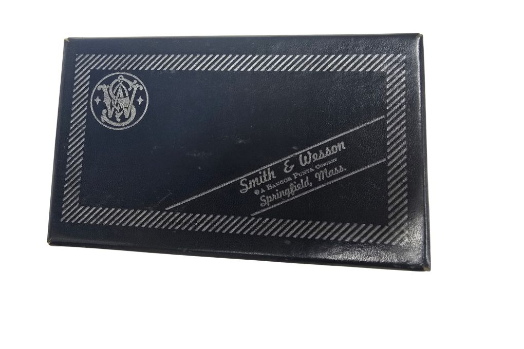 gebr. SMITH & WESSON Revolver Mod. 36 mit Pachmayrgriff und Lederholster im Originalkarton, Zustand: Sehr gut