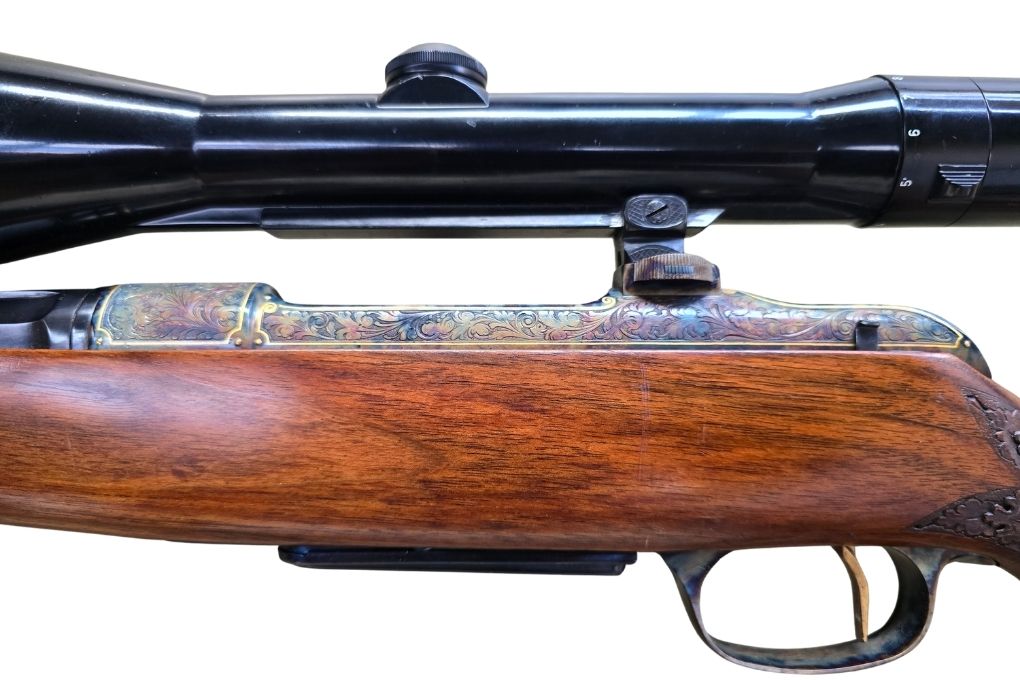 gebr. KRICO Sondermodell, Matchabzug, Achtkantlauf, graviertes System, Montage und Abzugsbügel mit Goldfaden, Ferlacher Schäftung und mit SEM montiertes ZEISS Diavari-Z 2,5-10x52ZM Abs. 4, Zustand: Sehr gut