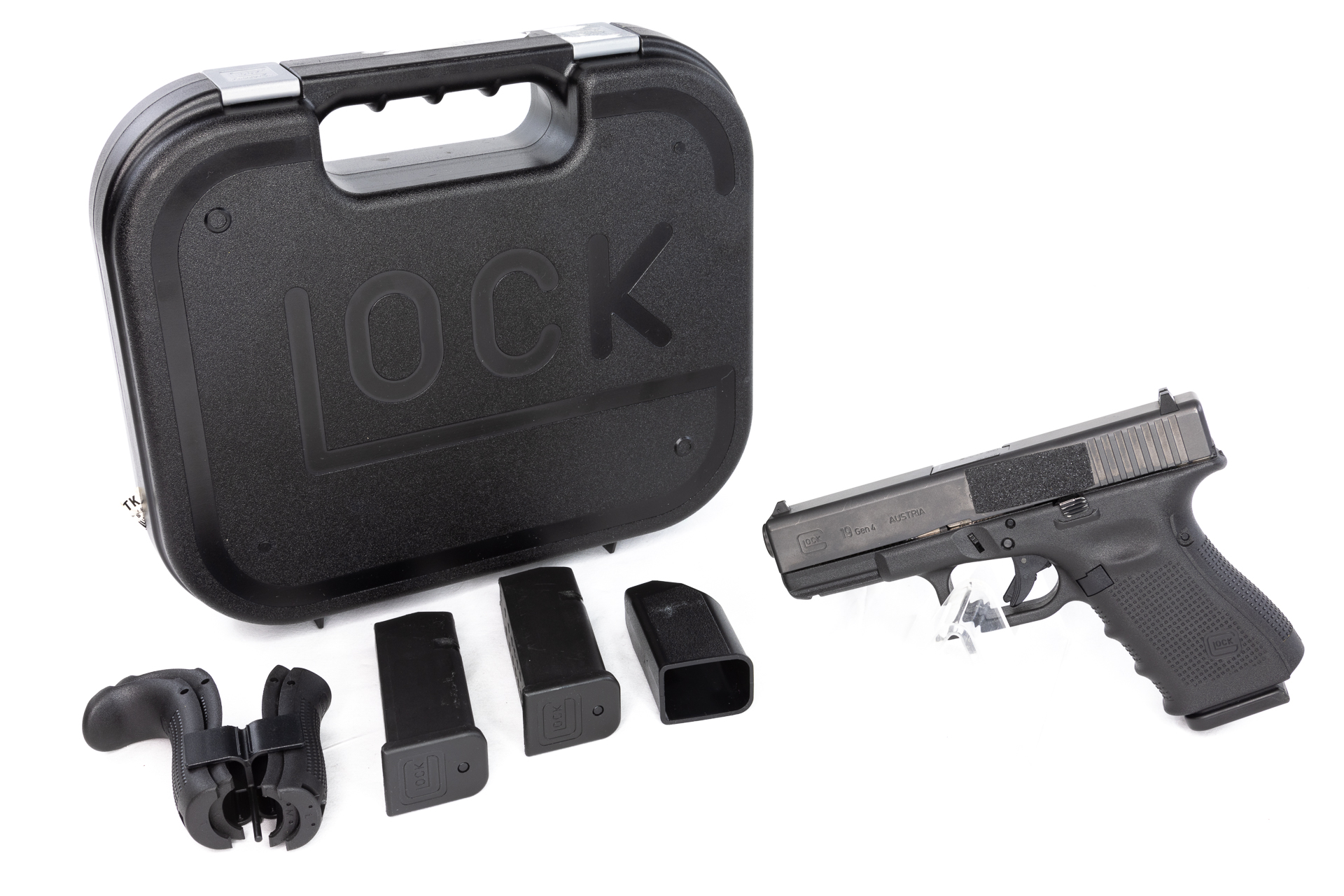 gebr. GLOCK 19 Gen 4 mit 2 Reservemagazinen und Zubehör im Originalkoffer, Zustand: Sehr gut, NPR: € 759,00 gebr. GLOCK 19 Gen 4 mit 2 Reservemagazinen und Zubehör im Originalkoffer, Zustand: Sehr gut, NPR: € 759,00