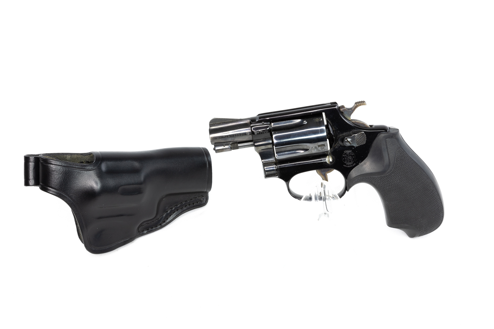 gebr. SMITH & WESSON Mod. 37 mit Pachmayr Griff und SICKINGER G-Man mit KF Holster Zustand: Sehr gut gebr. SMITH & WESSON Mod. 37 mit Pachmayr Griff und SICKINGER G-Man mit KF Holster Zustand: Sehr gut