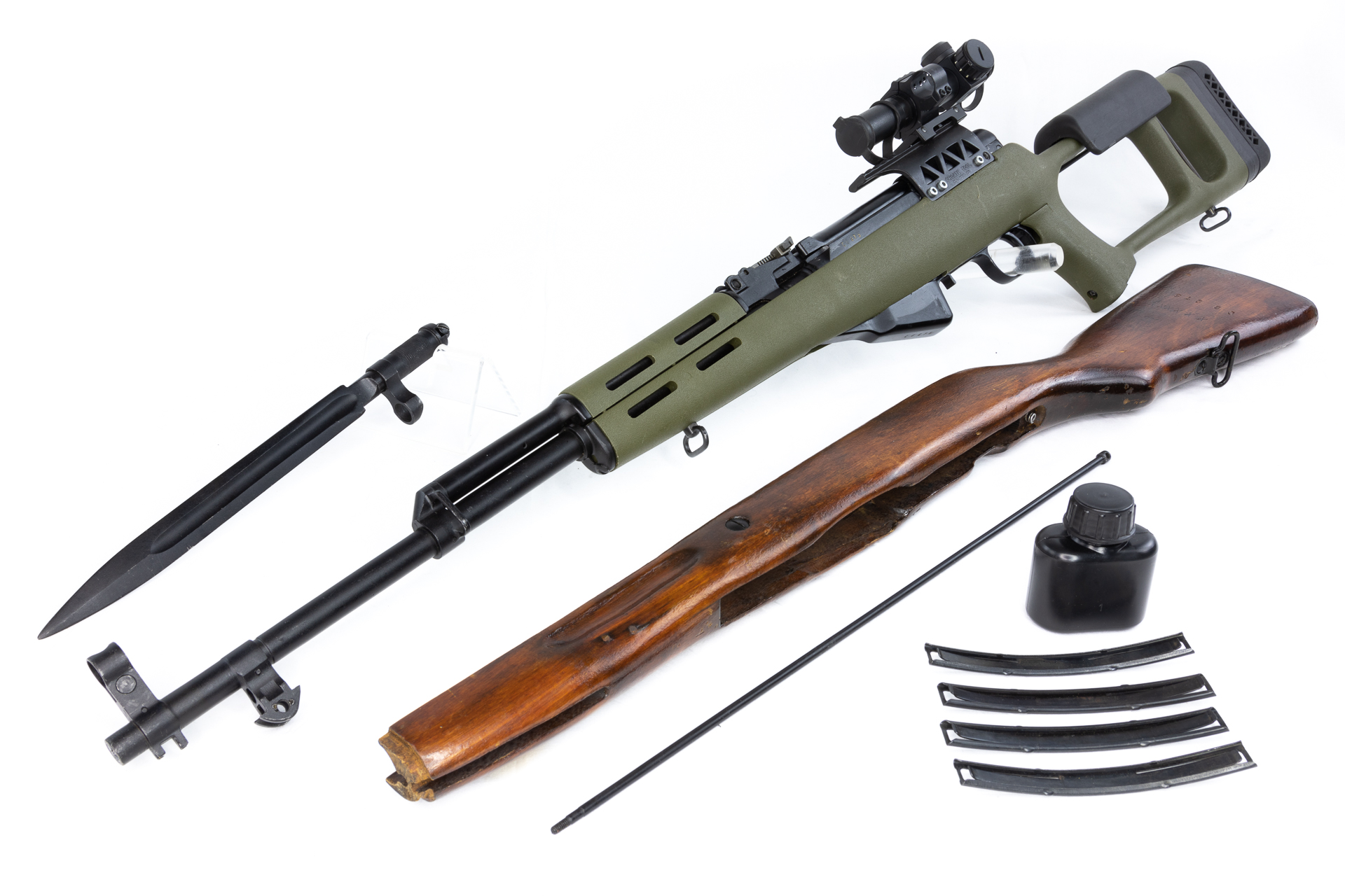 gebr. IZHMASH SKS 45 mit ZF 3,5x20, Ladestreifen, Bajonett, Reinigungsgerät und orig. Holzschaft Zustand: Gut