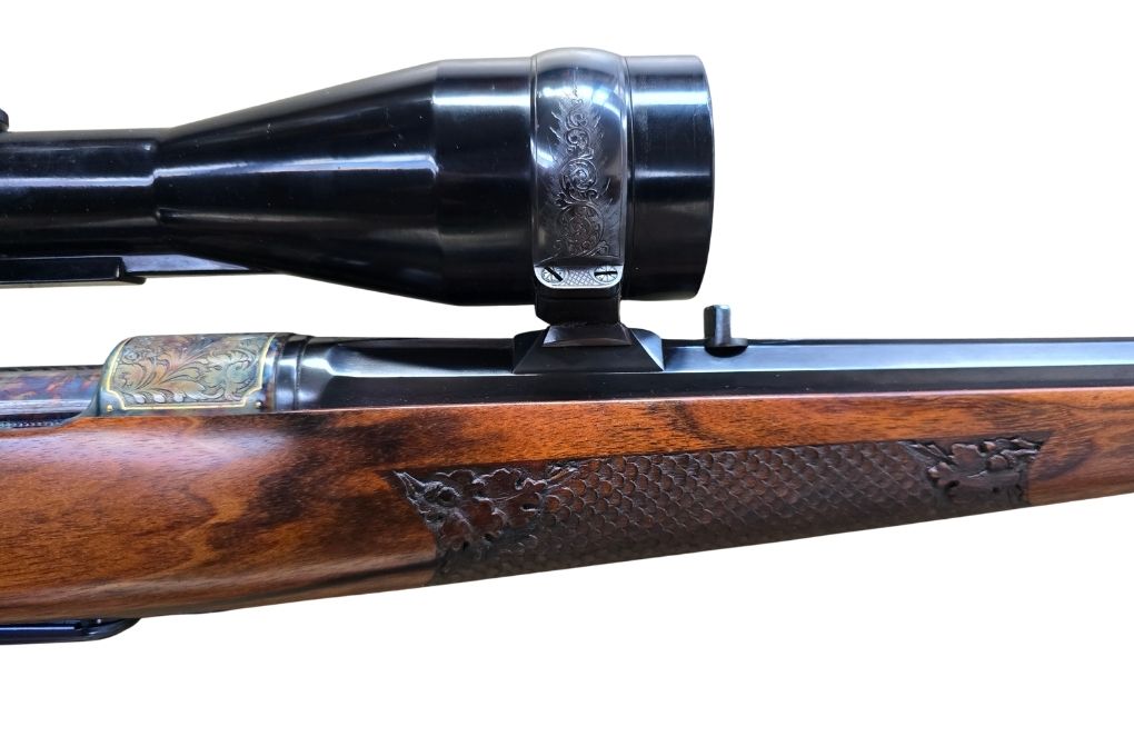 gebr. KRICO Sondermodell, Matchabzug, Achtkantlauf, graviertes System, Montage und Abzugsbügel mit Goldfaden, Ferlacher Schäftung und mit SEM montiertes ZEISS Diavari-Z 2,5-10x52ZM Abs. 4, Zustand: Sehr gut