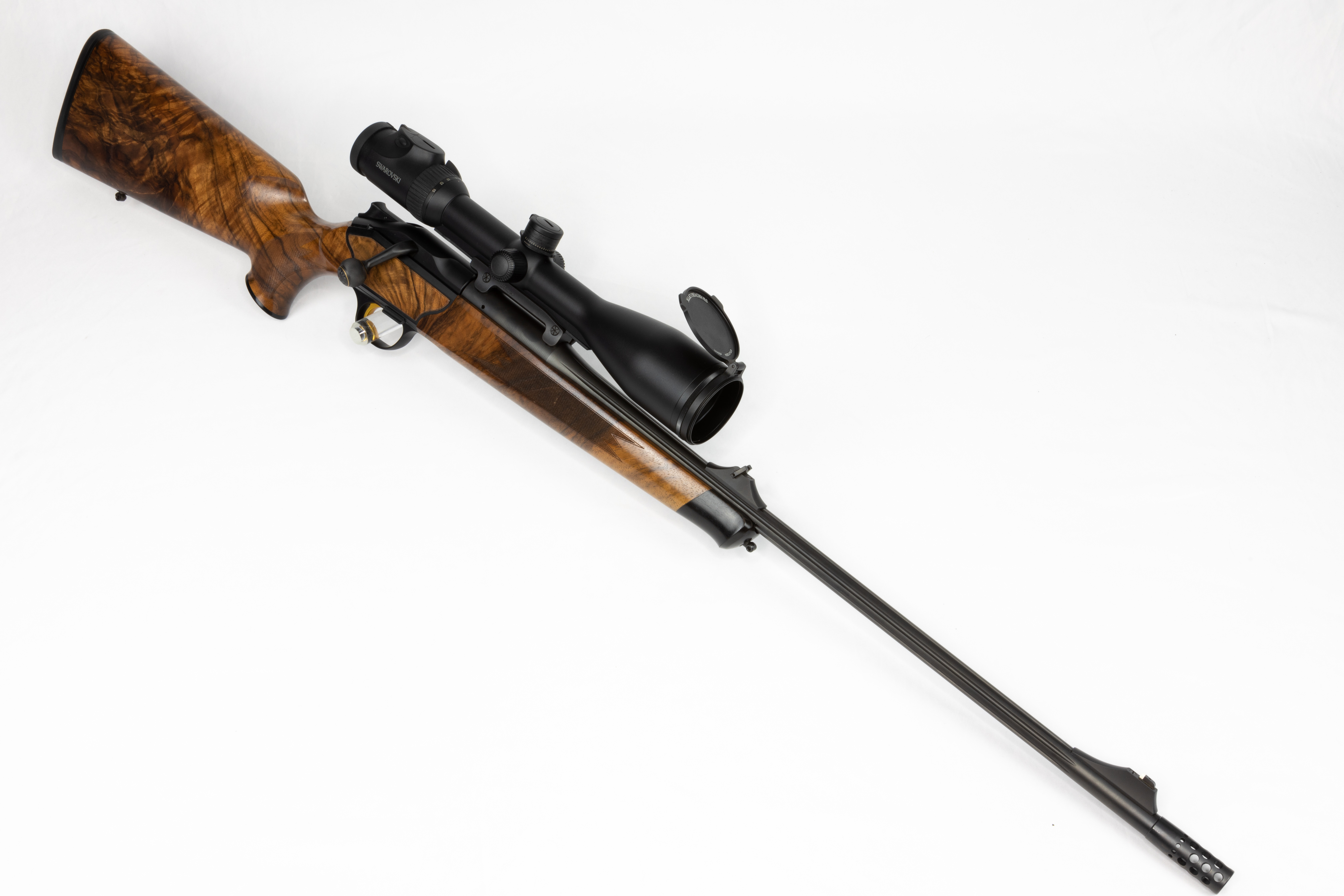 gebr. BLASER R8 Attache mit montiertem SWAROVSKI Z6i2,5-15x56PSR gebr. BLASER R8 Attache mit montiertem SWAROVSKI Z6i2,5-15x56PSR