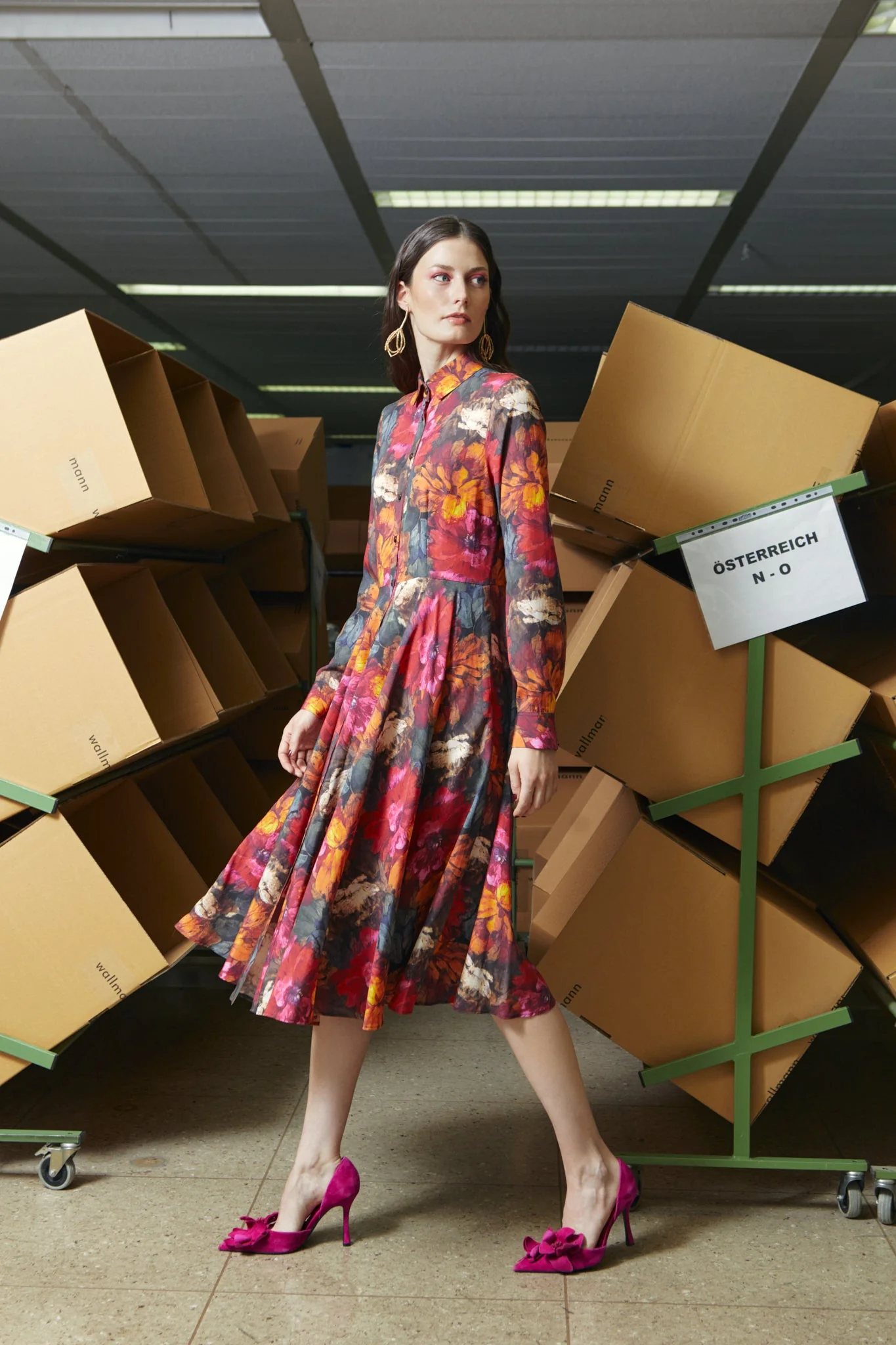 WALLMANN tailliertes Kleid mit Tellerrock, Blumendruck | d.beere WALLMANN tailliertes Kleid mit Tellerrock, Blumendruck | d.beere