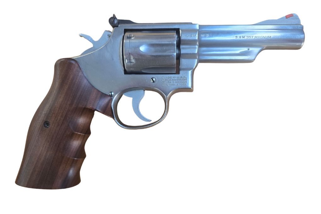 gebr. SMITH & WESSON Mod. 66-2, Lauflänge 4" mit Holzgriff und zusätzlich ein Holzgriff mit Einlagen und Sickinger Lederholster, Zustand: Gut